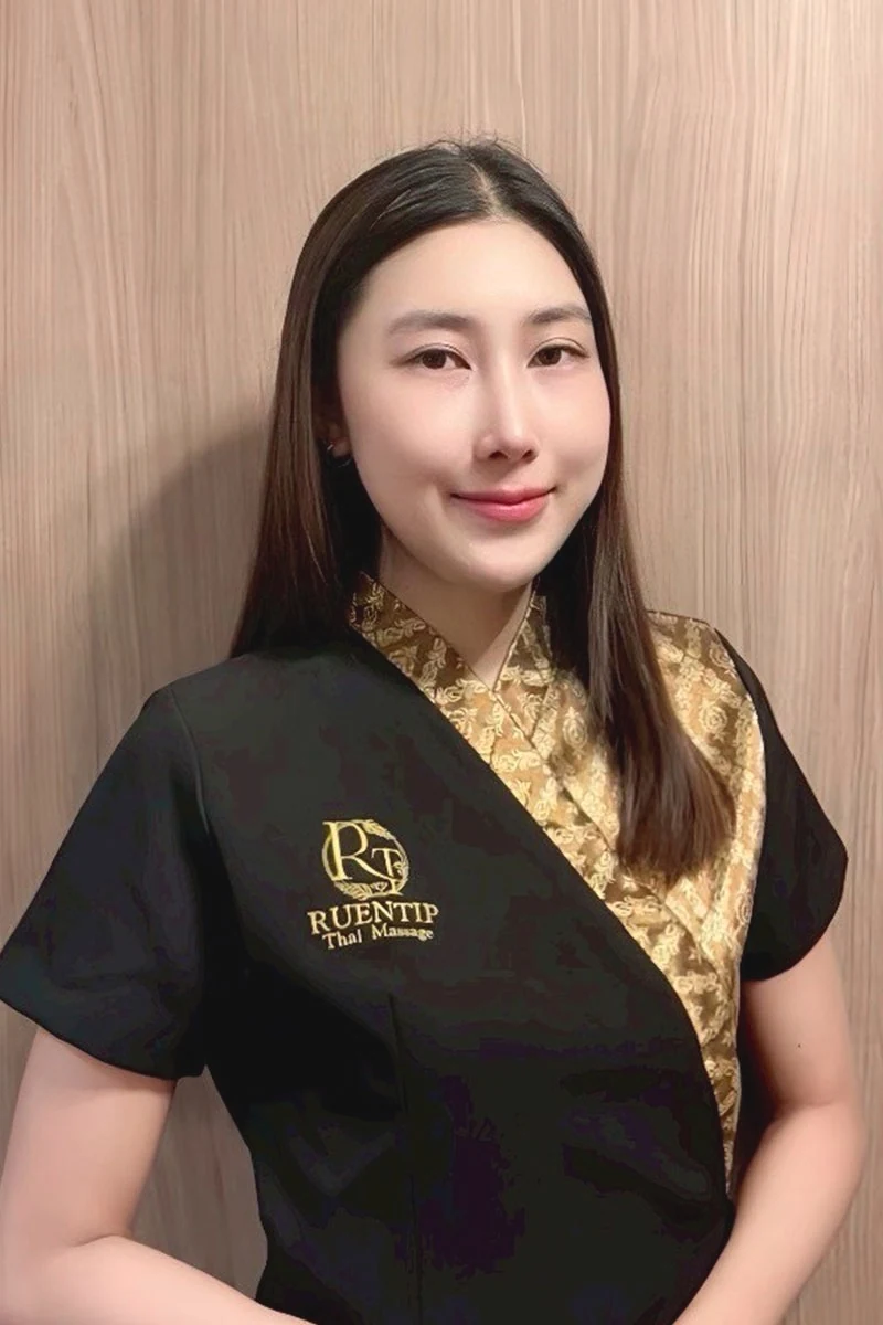 STAFF スタッフ紹介 タイ古式マッサージ ルアンテイップ 銀座プレミア
