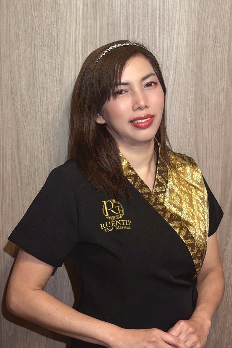 STAFF スタッフ紹介 タイ古式マッサージ ルアンテイップ 銀座プレミア