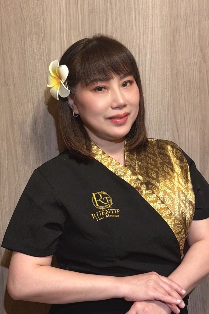 STAFF スタッフ紹介 タイ古式マッサージ ルアンテイップ 銀座プレミア