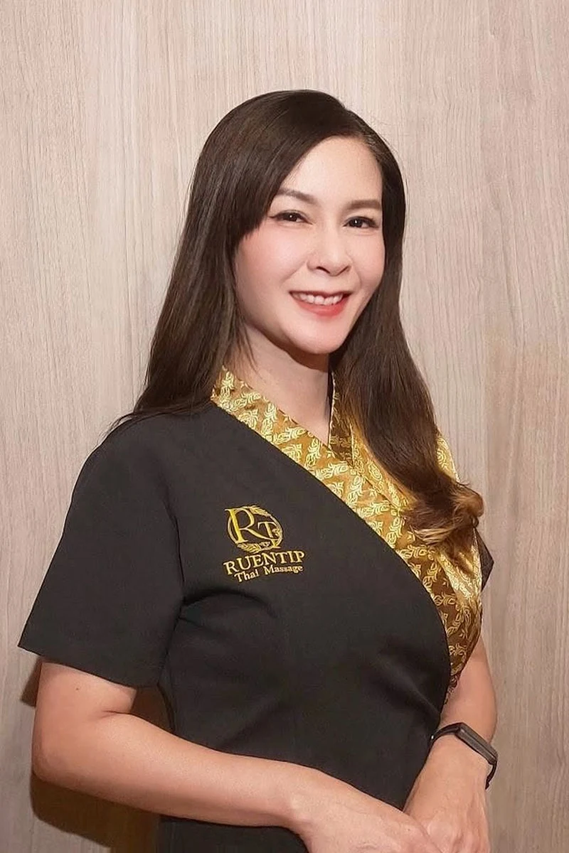 STAFF スタッフ紹介 タイ古式マッサージ ルアンテイップ 銀座プレミア